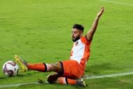 Hugo Boumous has played under Sergio Lobera in Moghreb Tetouan 